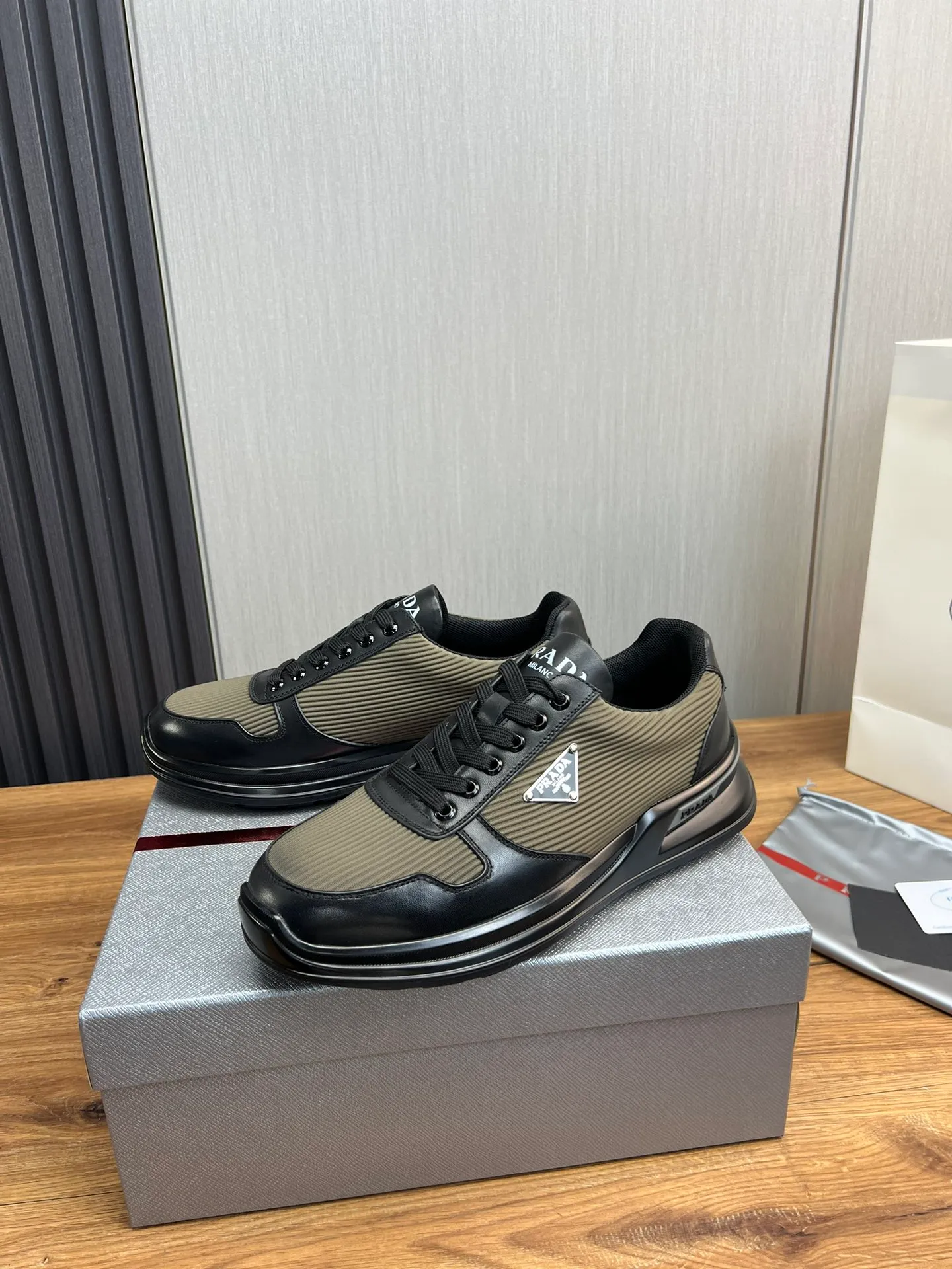 Men's shoes 💰580💰 [PRADA] Men's shoes are popular in the counter, official website is synchronized, 1 high-quality shipment ✔️Original cowhide stitching mesh + cowhide lining, 1🆚1 replica, original original bottom, 38-45 (45 customized, non-refundable)